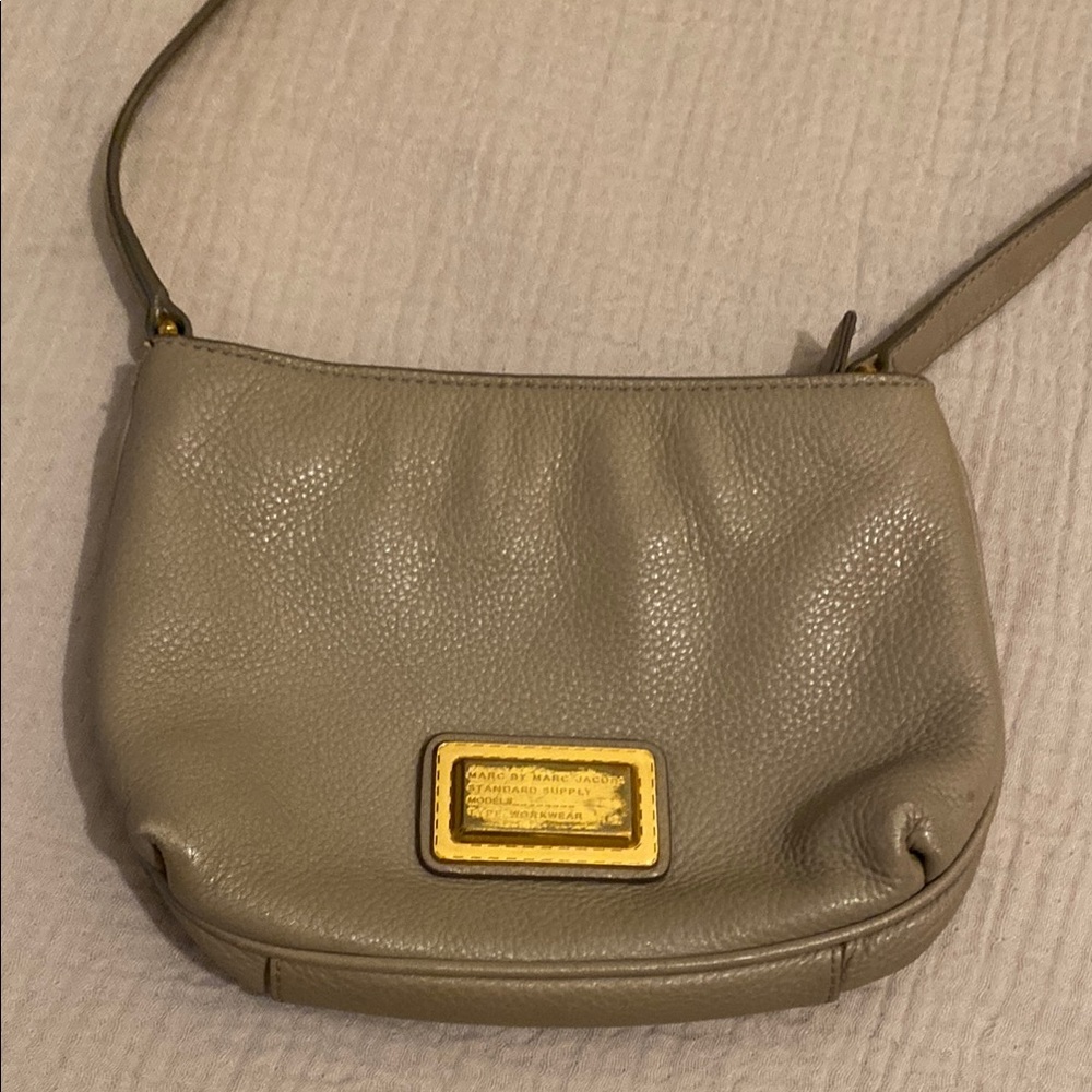 Marc By Marc Jacobs Elegant Taupe Leather Shoulder Bag - Picture 2 of 8